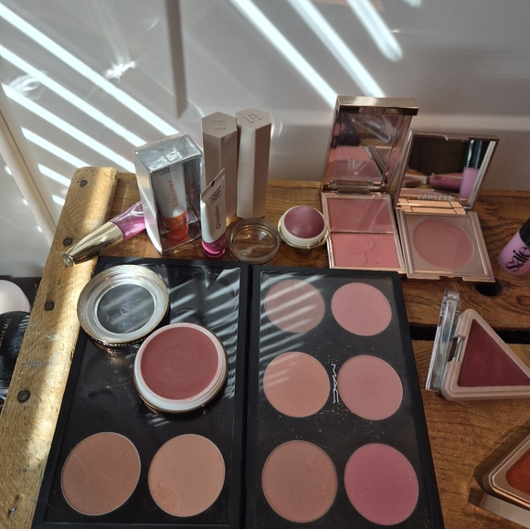 BLUSH HAUL! MAC, MILK, SAIE, LAWLESS, LYS ECT.. - Picture 5 of 11